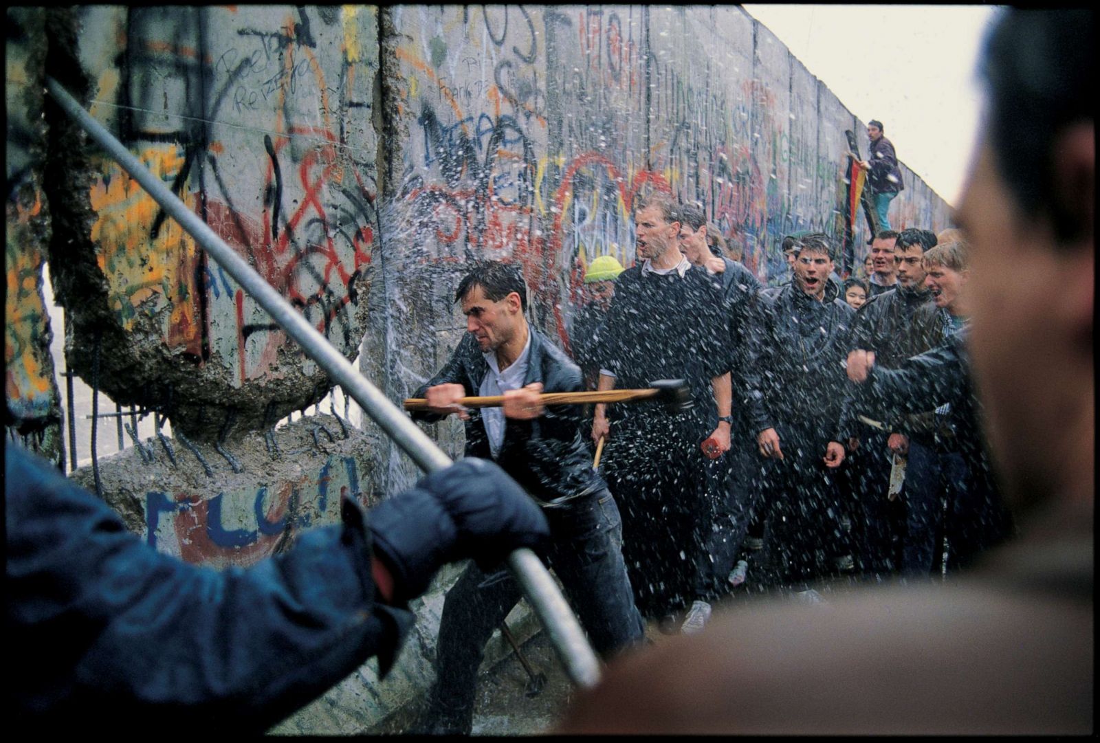Fall of the Berlin Wall: 31st Anniversary Photos | Image #51 - ABC News